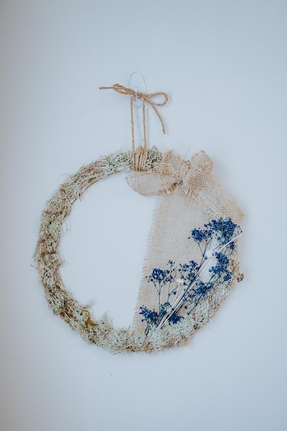 haftowany okrągły tamborek z kwiatowym wzorem